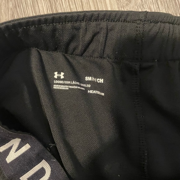 SOLD: Under Amour running shorts with pockets - Picture 2 of 3